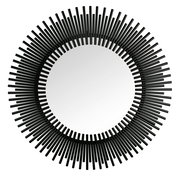 Runder Spiegel mit einem Durchmesser von 110 cm, umgeben von einem dekorativen schwarzen Rahmen aus strahlenförmig angeordneten Stäben, aus der Frontalperspektive.