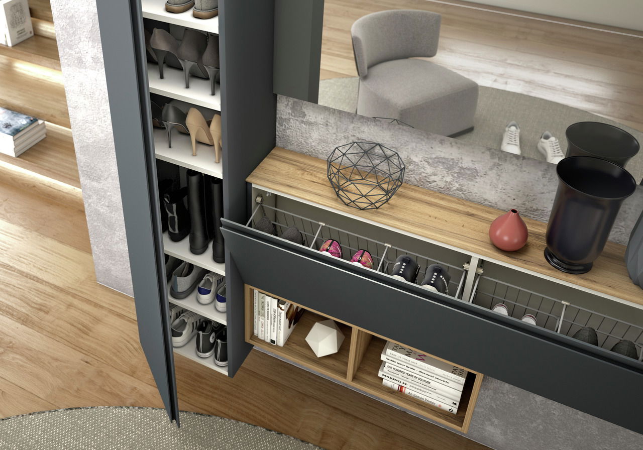 Garderoben-Set mit Schuhregal und Schubladen, Perspektive von oben, zeigt verschiedene Schuhe und Dekorationen.