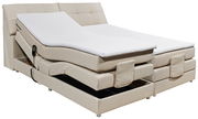 Beiges Boxspringbett mit verstellbaren Matratzen, seitliche Perspektive