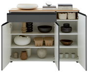 Kombi-Kommode LENDINA von Dieter Knoll, frontal geöffnet, mit dekorativen Objekten auf und in der Kommode.