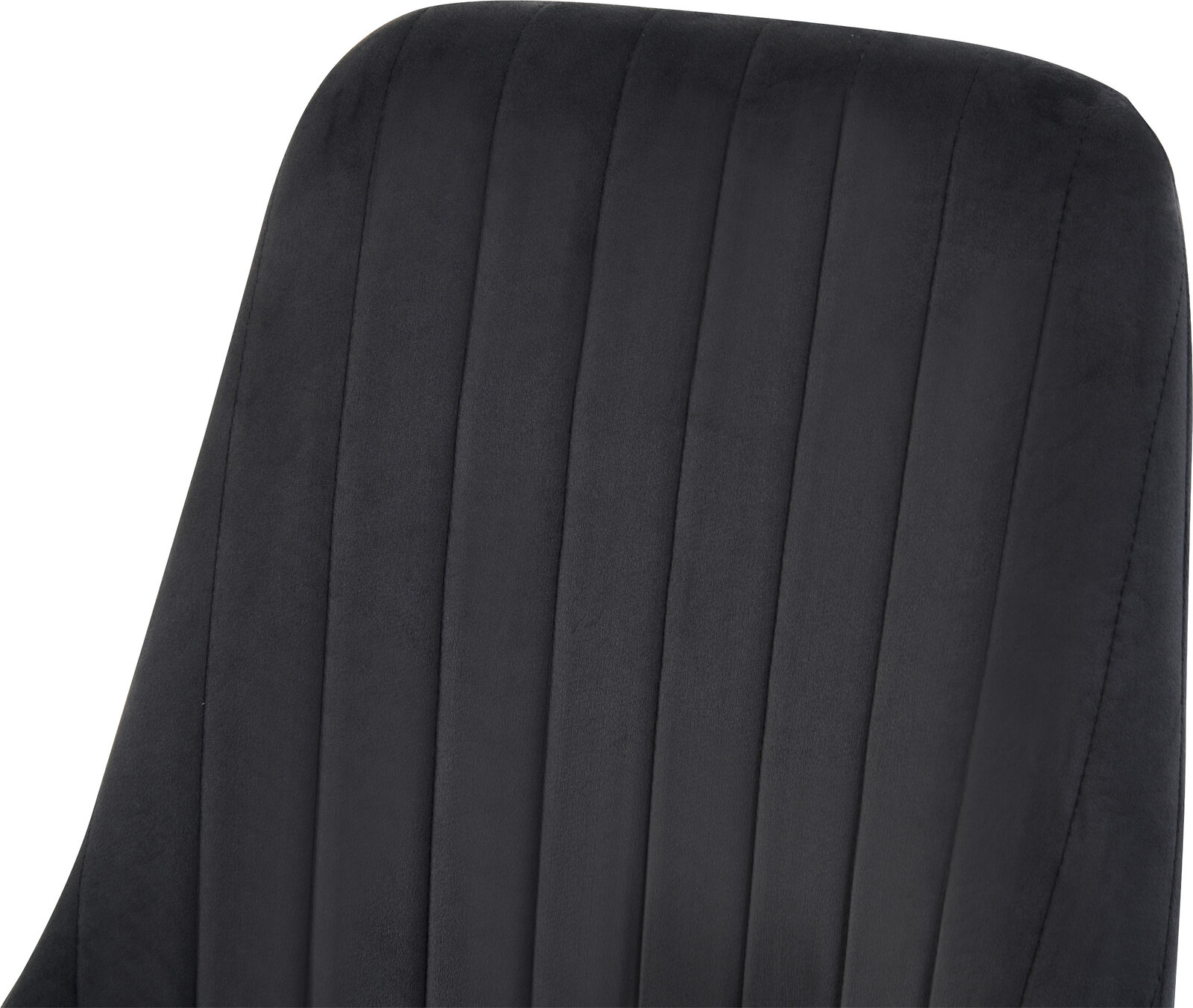 Nahaufnahme der Rückenlehne eines schwarzen, gepolsterten Stuhls mit vertikaler Steppung, schräg von vorne fotografiert