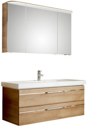 Moderner Badblock mit Holzoptik und Spiegelschrank, frontal betrachtet.
