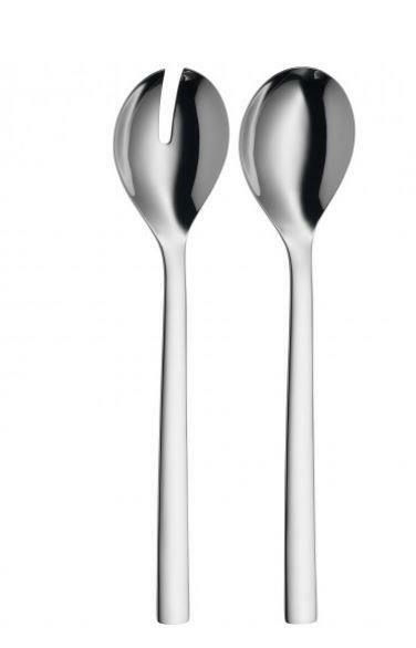 WMF Salatbesteck 30cm NUOVA Zwei glänzende Salatbesteckteile aus Edelstahl, frontal abgebildet. Ein Löffel mit Schlitz und ein normaler Löffel, beide mit elegantem, modernem Design.