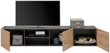 Frontale Ansicht eines TV-Hängelowboards mit offenen Türen, das einen Fernseher, Dekorationsgegenstände und Aufbewahrungsboxen zeigt.