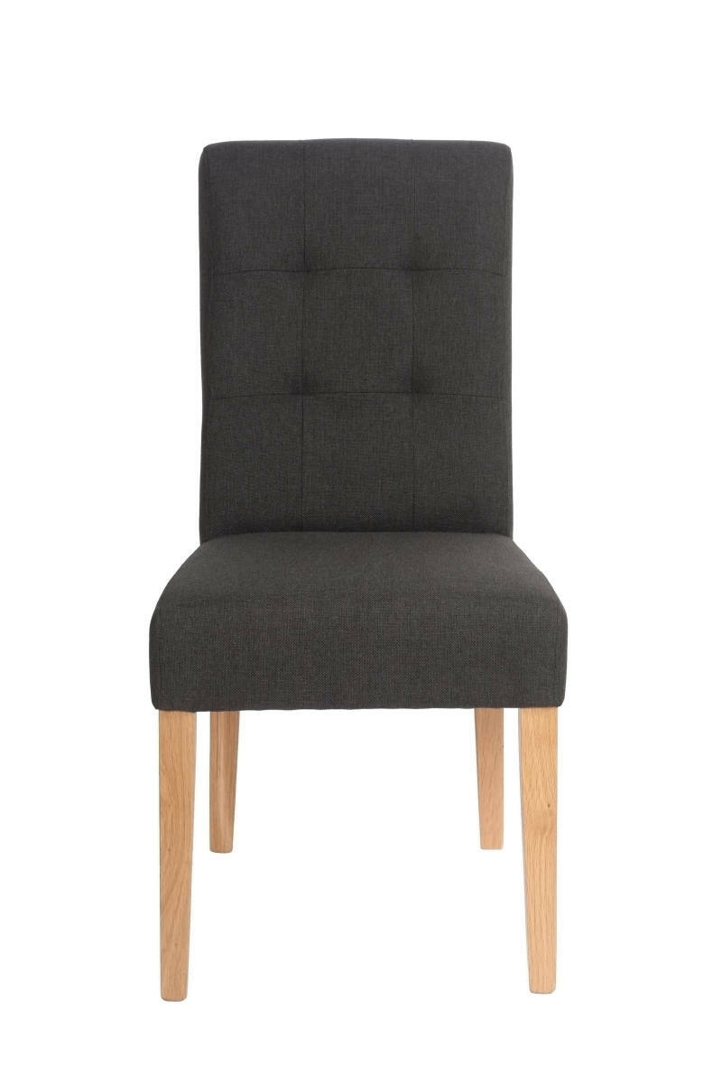 Vorderansicht eines modernen Stuhls der Serie GRANADA mit dunklem Stoffbezug und hellen Holzbeinen.