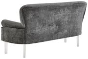 Rückansicht einer grauen Sitzbank mit Samtbezug und silbernen Beinen