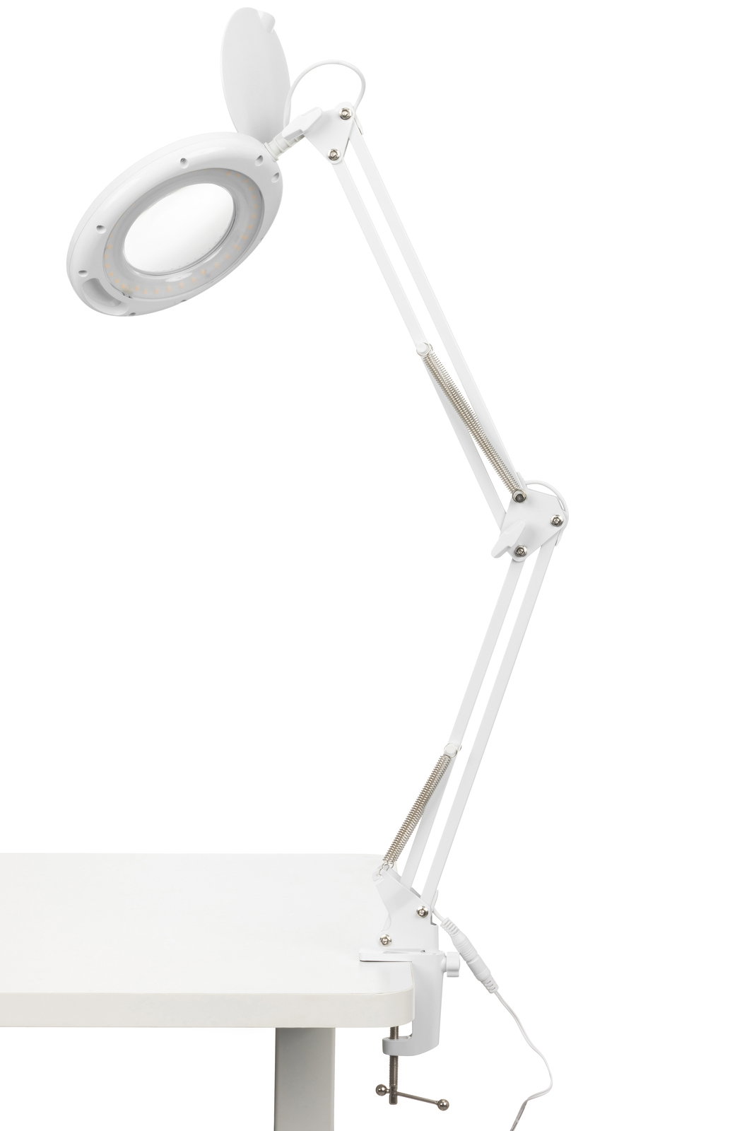 Weiße Schreibtischleuchte mit verstellbarem Arm, seitliche Perspektive, an einem Tisch befestigt.