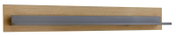 Modernes Wandregal mit Holzrückwand in Eicheoptik und langem, schlankem Ablageboard aus grauem Metall, frontale Seitenansicht.