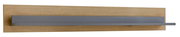 Modernes Wandregal mit Holzrückwand in Eicheoptik und langem, schlankem Ablageboard aus grauem Metall, frontale Seitenansicht.