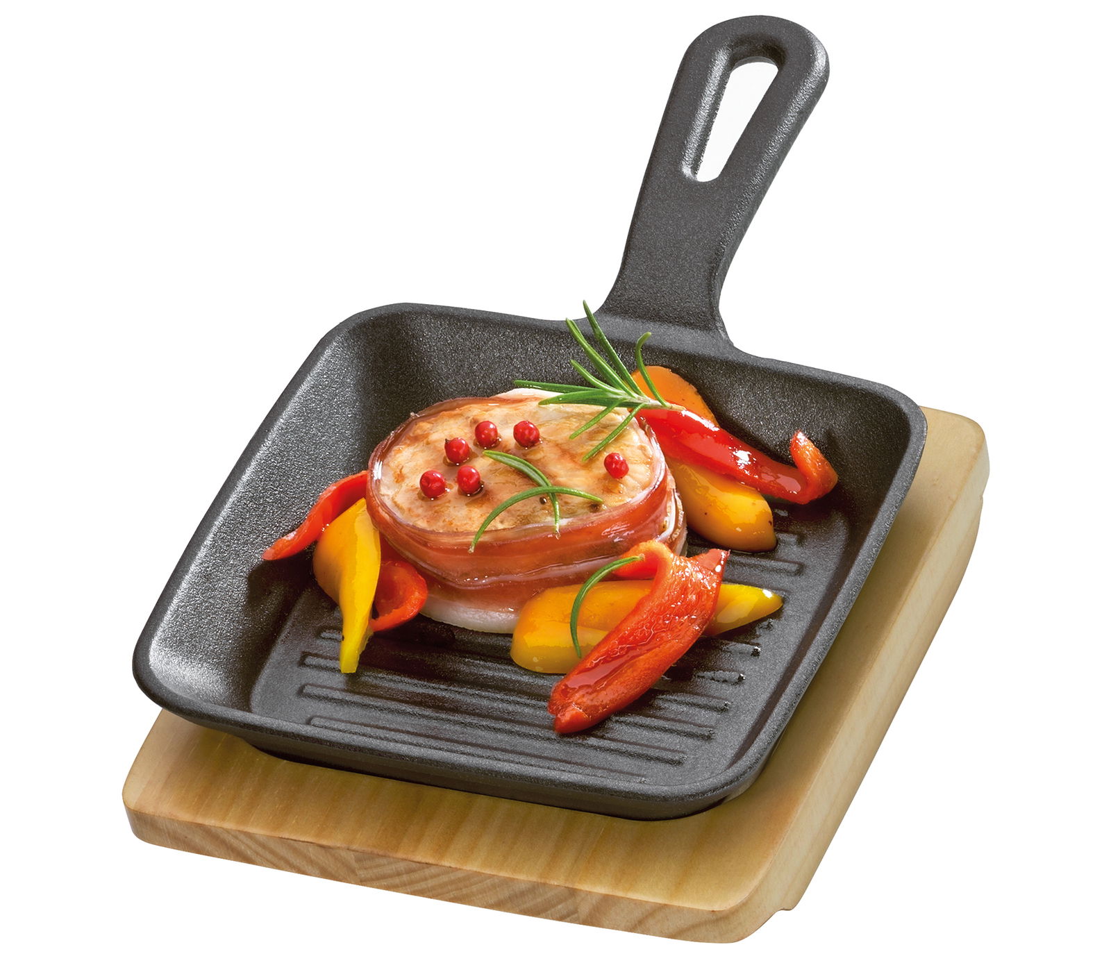 BBQ Grillpfanne mit Holzbrett, von oben fotografiert, mit gegrilltem Fleisch und Paprika garniert.