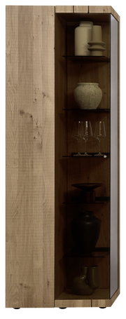 Holzvitrine mit Glasregalen, gefüllt mit dekorativen Vasen und Gläsern, seitliche Perspektive