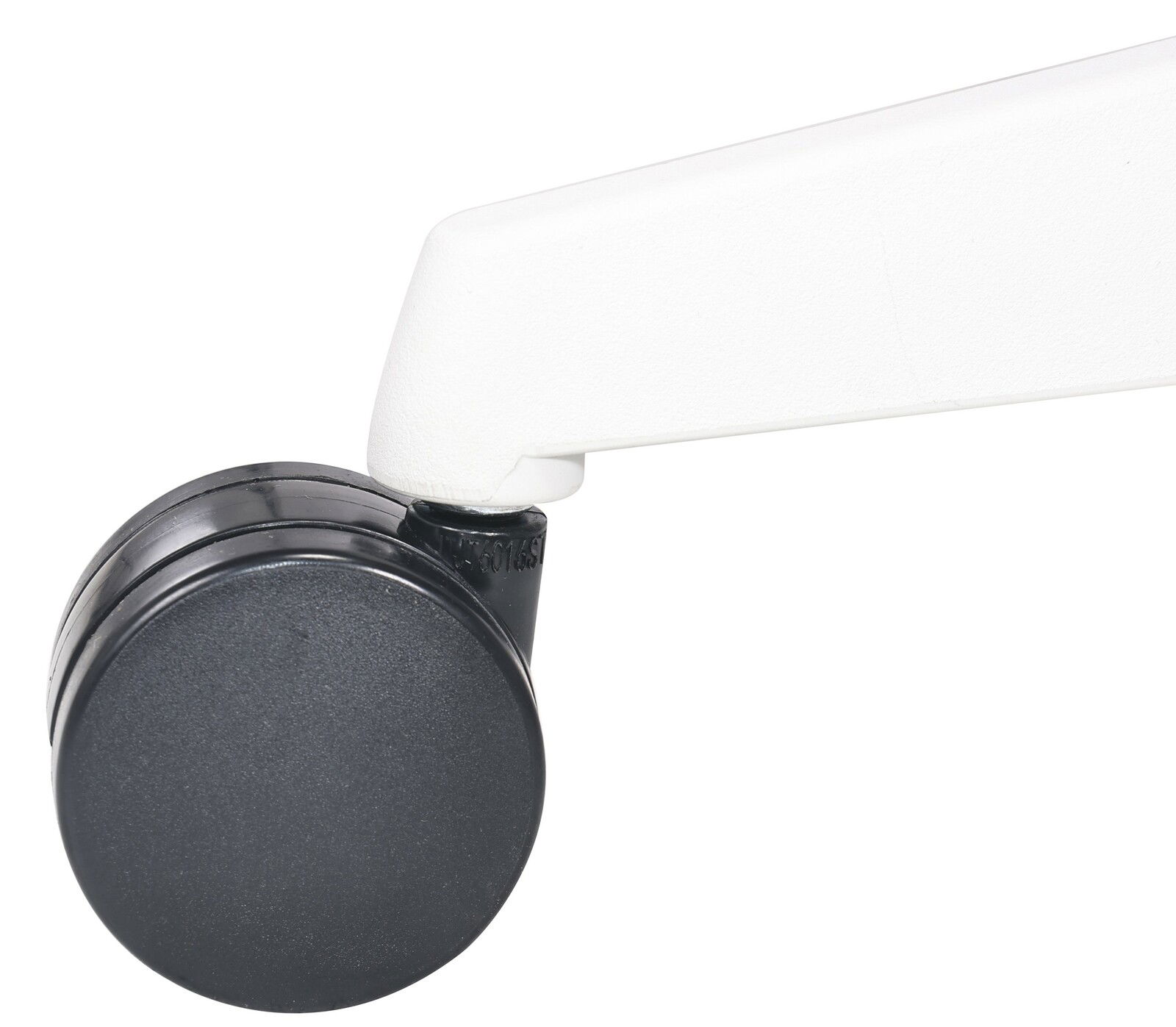 Nahaufnahme einer schwarzen Stuhlrolle mit weißem Arm, seitliche Perspektive