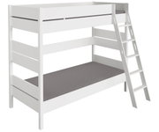 Weißes Etagenbett mit grauen Matratzen, seitliche Perspektive mit Leiter