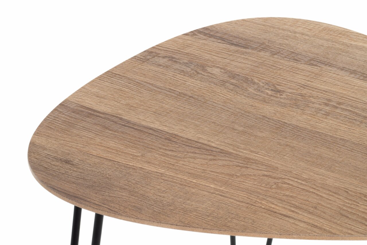 Nahaufnahme eines Beistelltisches mit einer Tischplatte in Holzoptik und schwarzen Metallbeinen, von oben betrachtet.