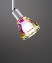 Dekoschirm Wolbi in schräger Perspektive, mit irisierendem Glas und silbernem Halter.