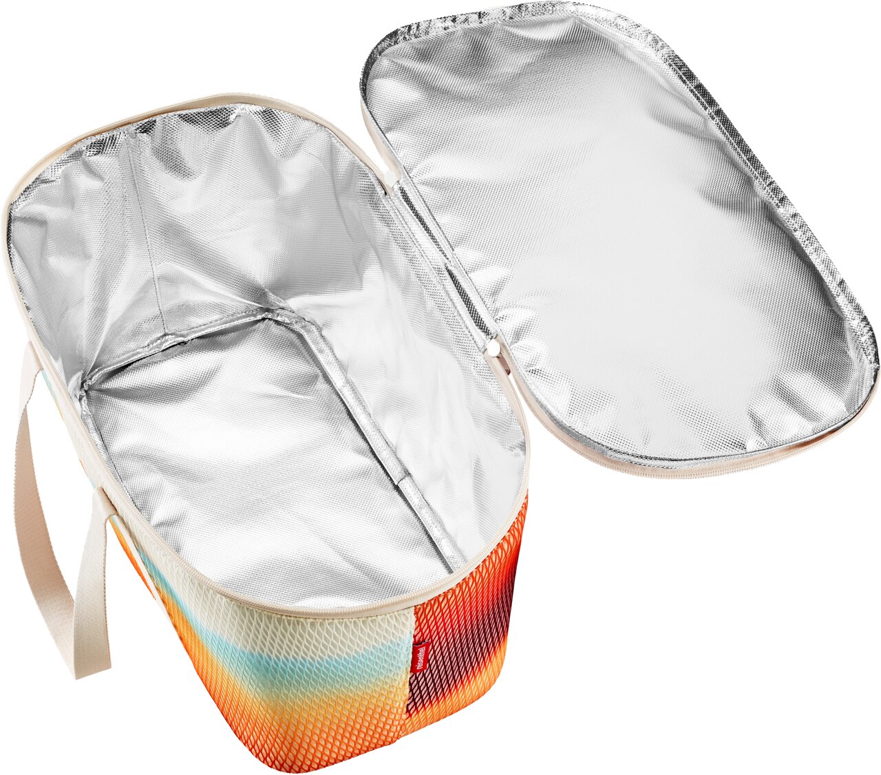 Geöffnete, isolierte Kühltasche mit silberner Thermo-Innenauskleidung, Reißverschlussdeckel und Tragegurt, in schräger Draufsicht
