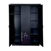 Geöffneter schwarzer Kleiderschrank mit drei Türen, mittlere Tür mit futuristischem Design, Innenansicht mit Regalen und Kleiderstange, frontale Perspektive