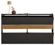 Garderoben-Set in Graphit mit Holzdetails, frontal betrachtet. Dekoriert mit einer Lampe, Vase und Tablett.