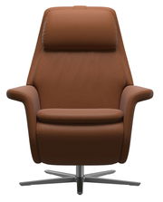 Brauner Relaxsessel aus Leder mit verstellbarer Rückenlehne und Kopfstütze, frontal betrachtet.