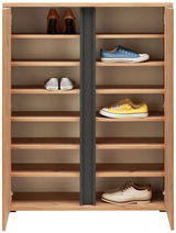 Schuhschrank aus Holz mit mehreren Regalböden, gefüllt mit verschiedenen Schuhen, aus frontaler Perspektive.