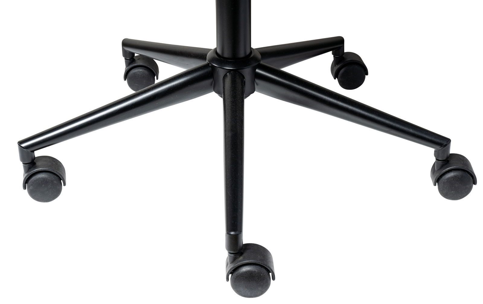 Nahaufnahme der Basis eines schwarzen Drehstuhls mit fünf Rollen, von oben betrachtet.