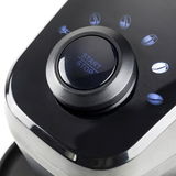 Nahaufnahme einer modernen Kaffeemühle mit beleuchtetem Start-Stopp-Knopf und Kaffeebohnen-Symbolen.