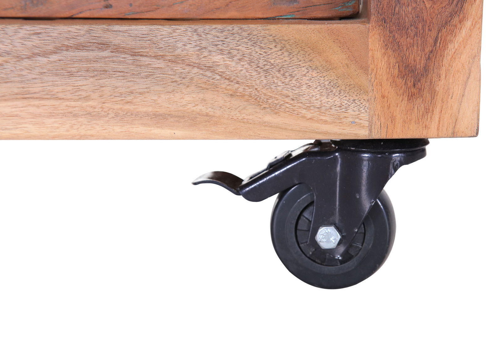 Nahaufnahme eines Servierwagens mit Holzrahmen und schwarzem Rad mit Bremse, seitliche Perspektive.