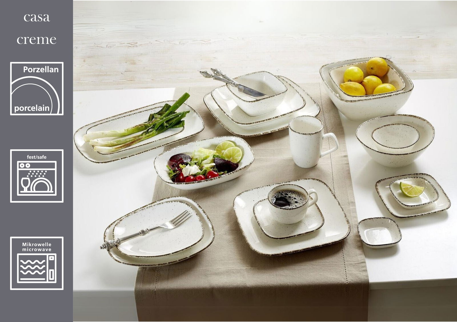 Beige Dipschale aus Porzellan, rechteckig mit abgerundeten Ecken, auf einem gedeckten Tisch von oben fotografiert.