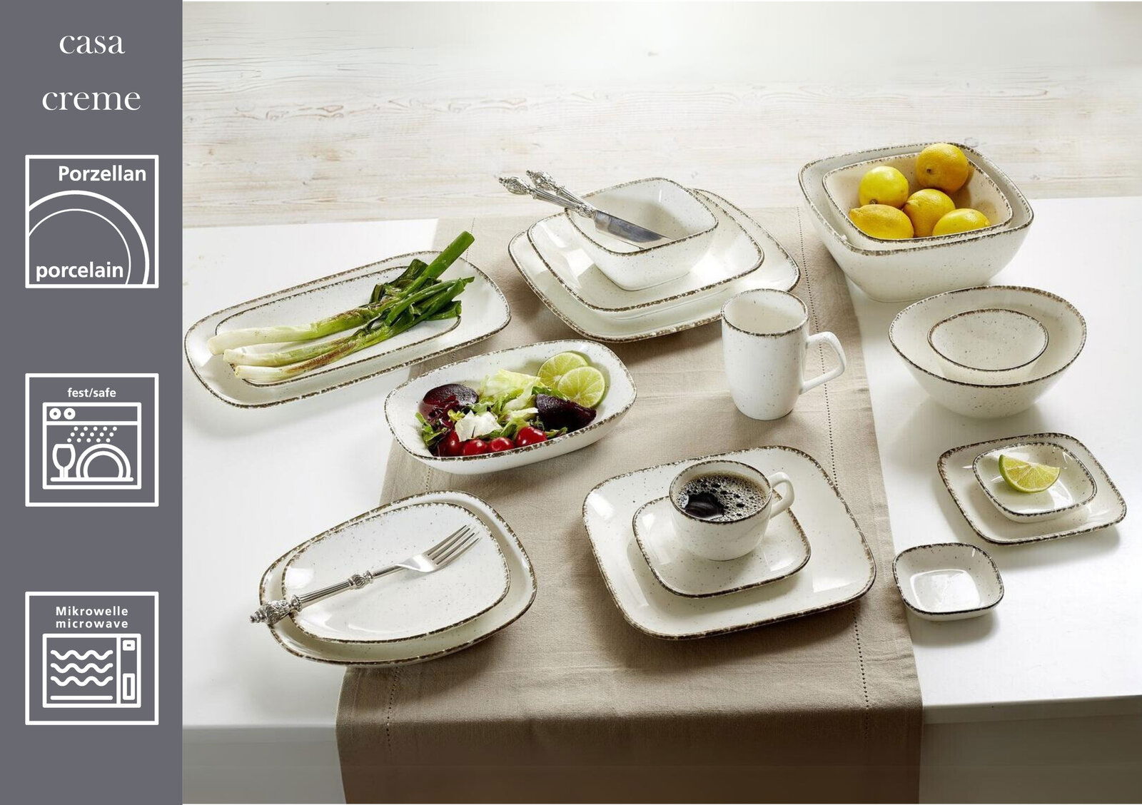 Beige Dipschale aus Porzellan, rechteckig mit abgerundeten Ecken, auf einem gedeckten Tisch von oben fotografiert.