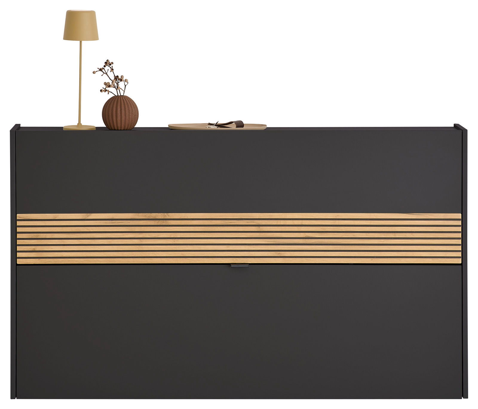 Moderner Schuhschrank in dunklem Design mit Holzstreifen, dekoriert mit Lampe und Vase, Frontalansicht