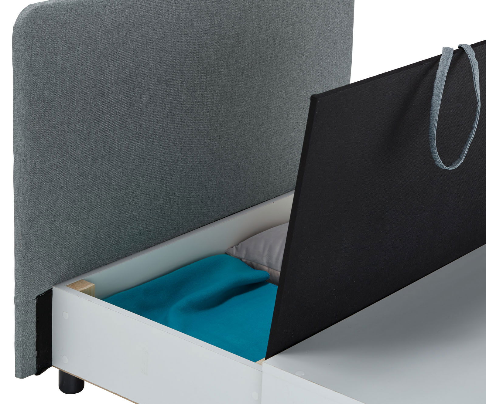 Funktionssessel mit Stauraum, seitliche Perspektive, geöffnet mit Kissen und Decke.