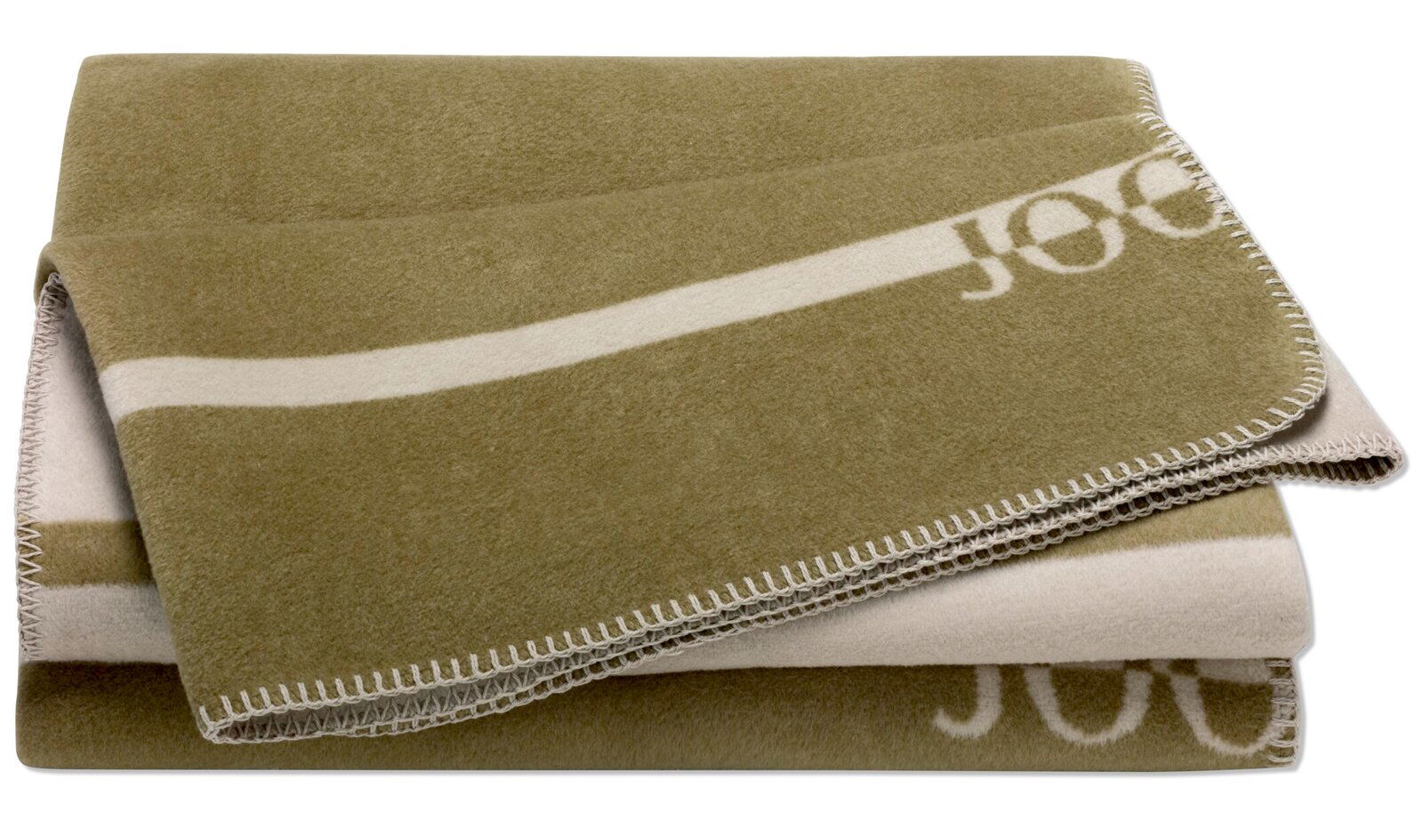 Gefaltete olivgrüne Wohndecke mit weißem Streifen und Schriftzug, seitliche Perspektive
