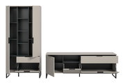 Zweiteiliges modernes Schrank- und Sideboard-Set in Beige mit schwarzen Innenfächern und Metallfüßen, Türen und Klappen geöffnet, Frontansicht