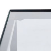 Nahaufnahme eines Beistelltischs mit Glasplatte aus der Vogelperspektive.