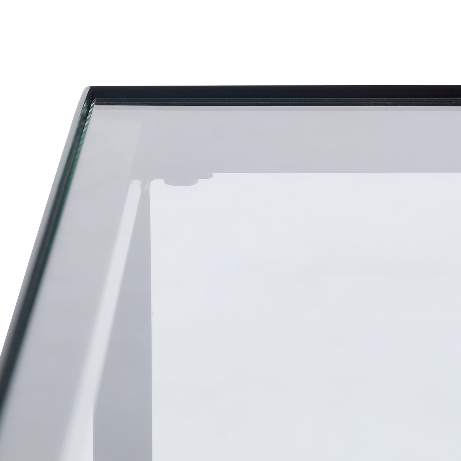 Nahaufnahme eines Beistelltischs mit Glasplatte aus der Vogelperspektive.