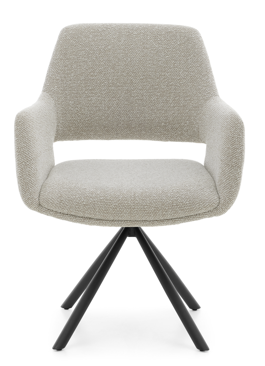Moderner Armlehnstuhl mit hellgrauem Stoffbezug und schwarzem Metallgestell, Frontalansicht.