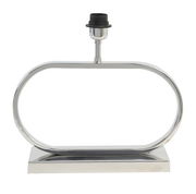 Moderner Lampenfuß aus Metall in ovaler Form, frontal fotografiert.