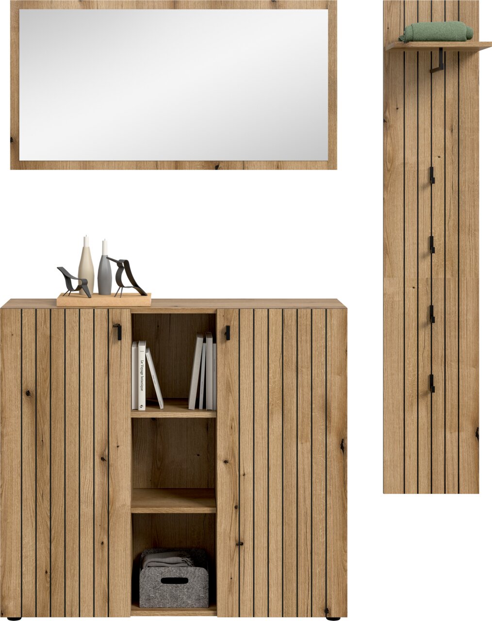 Frontansicht eines modernen Sideboards aus hellem Holz mit vertikalen schwarzen Linien, zwei Schiebetüren und offenem Mittelregal; darüber ein rechteckiger Spiegel im Holzrahmen, rechts ein passendes Holzpaneel mit Ablage und Haken.
