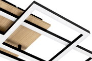 Moderne LED-Deckenleuchte mit geometrischem Design, aus der Seitenperspektive fotografiert.
