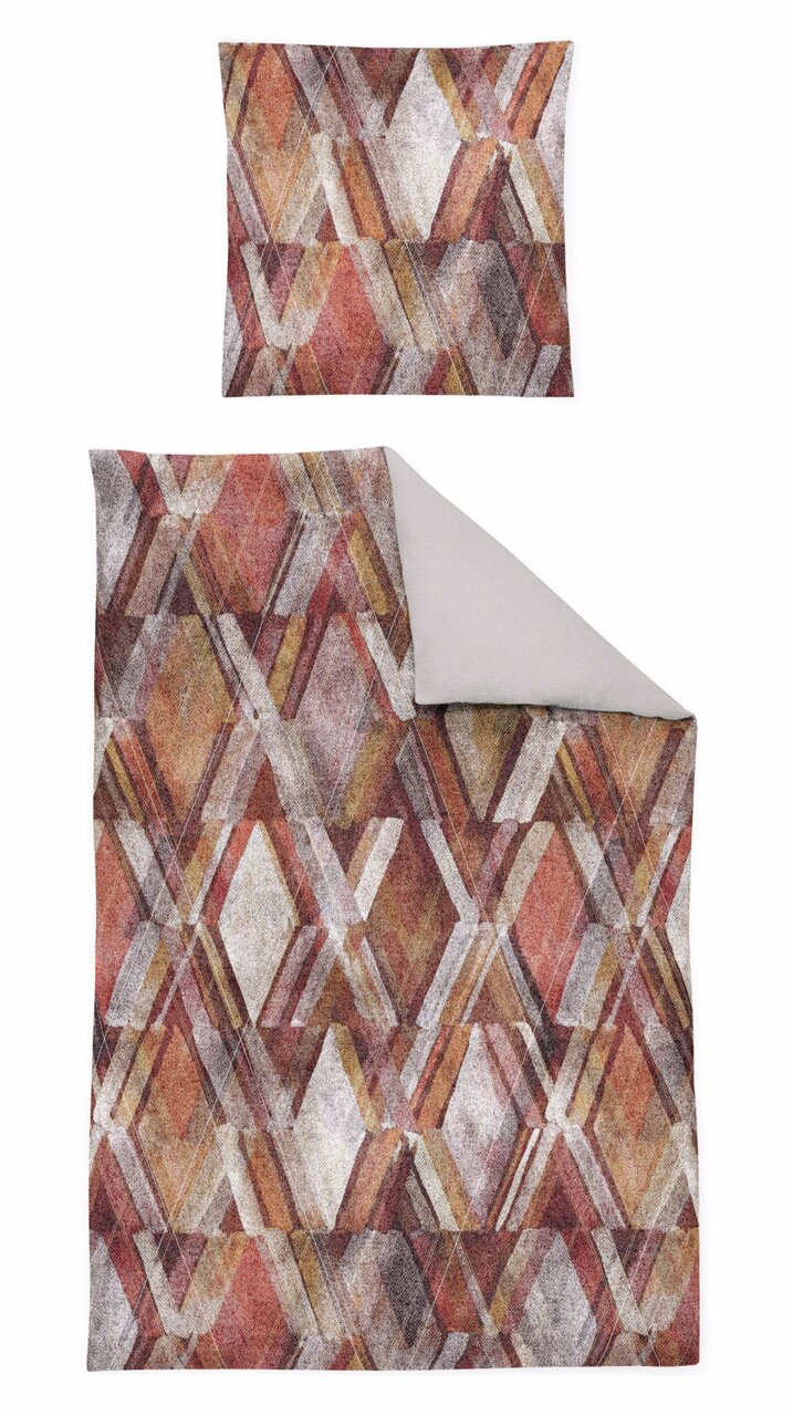 Bettwäsche-Set mit geometrischem Muster in warmen Erdtönen, bestehend aus einem Kissenbezug und einem Bettdeckenbezug, aus der Vogelperspektive.