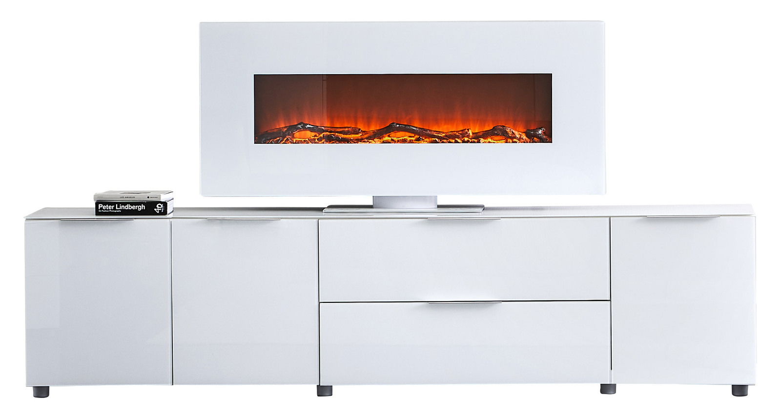 Frontale Ansicht eines weißen XL-TV-Lowboards mit integriertem elektrischen Kamin und einem Buch auf der linken Seite.