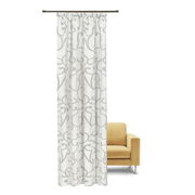 Vorhang mit grauem Muster, aufgehängt vor einem gelben Sessel, frontal betrachtet.