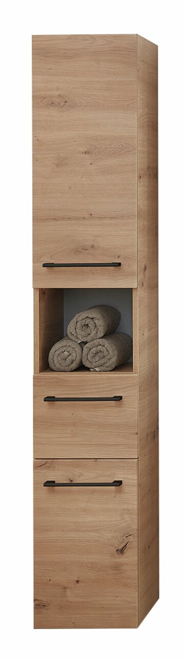 Sadena Hochschrank Türanschlag rechts PLAKA Hochschrank aus Holz mit drei Schubladen und einem offenen Fach, gefüllt mit Handtüchern, in Frontalansicht.