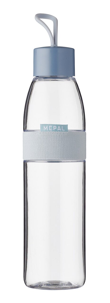 Transparente Trinkflasche mit blauem Deckel und Griff, Vorderansicht