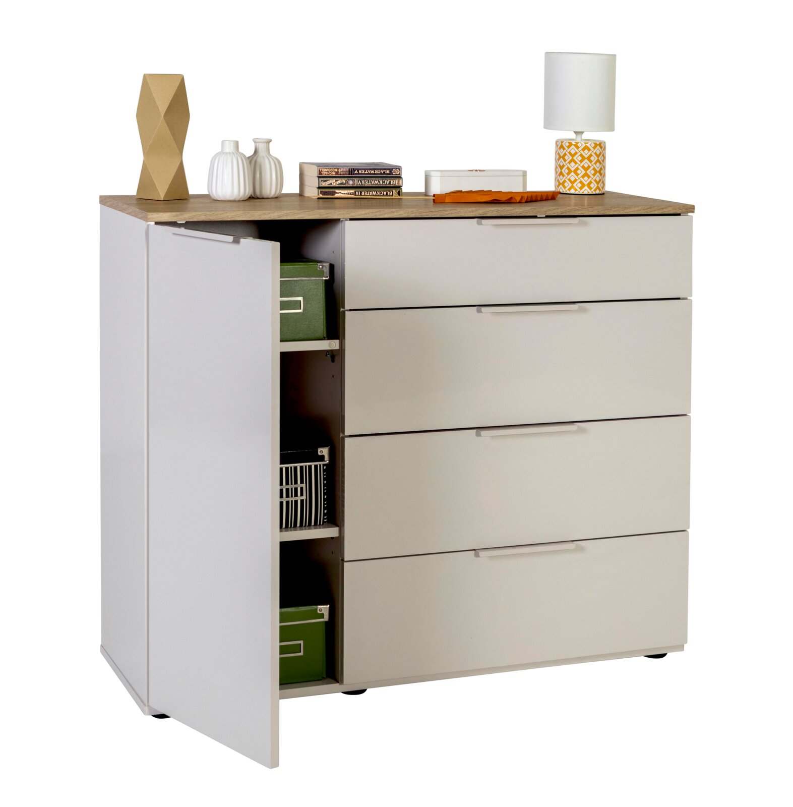 Moderne weiße Kommode mit Holzoptik-Oberplatte, vier Schubladen und links geöffneter Tür mit Regalfächern, in schräger Vorderansicht von links auf weißem Hintergrund.