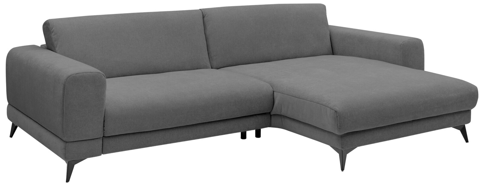Set one by Musterring Ecksofa SET ONE MIDLAND Graues Ecksofa mit rechter Ottomane/Longchair, gepolsterten Armlehnen und schwarzen Metallfüßen, freigestellt auf weißem Hintergrund, Ansicht schräg von vorne.