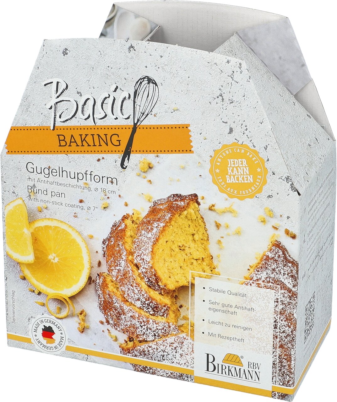 Verpackung einer Gugelhupfform mit einem Bild eines gebackenen Gugelhupfs, dekoriert mit Puderzucker und Zitronenscheiben, aus seitlicher Perspektive fotografiert.