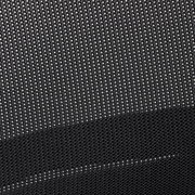 Nahaufnahme des Netzgewebes eines Drehstuhls aus seitlicher Perspektive