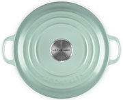 Le Creuset runder gusseiserner Bräter mit Deckel in Mintgrün, Draufsicht von oben mit zwei Griffen und Edelstahlknopf