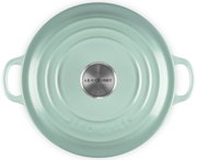 Le Creuset runder gusseiserner Bräter mit Deckel in Mintgrün, Draufsicht von oben mit zwei Griffen und Edelstahlknopf